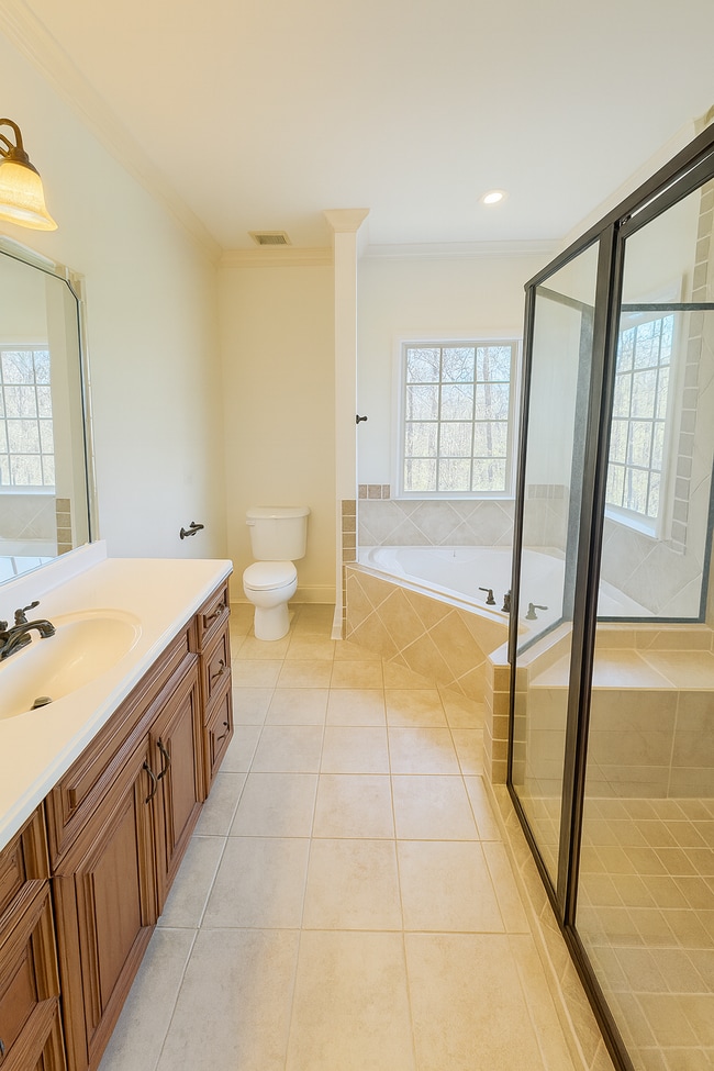 Building Photo - 736 River N Blvd