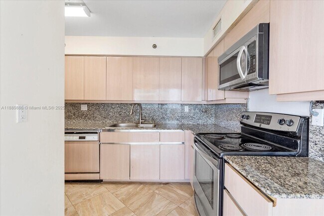Building Photo - 5757 Collins Ave