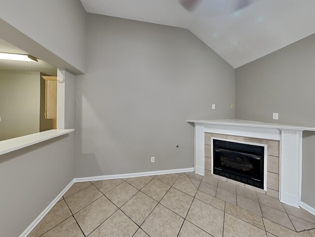 Building Photo - 8165 Fallen Bridge Ln