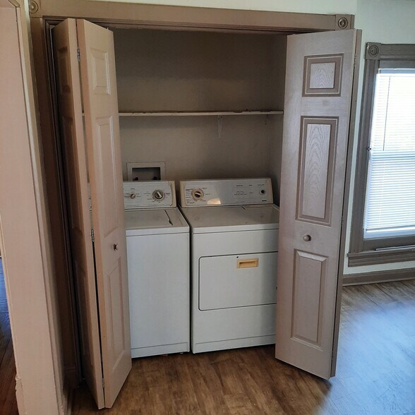 In unit laundry - 1512 S 6th St