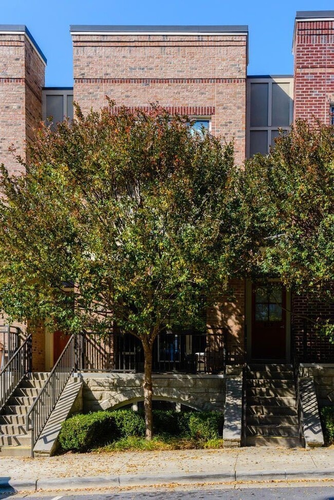 Building Photo - Biltmore Park Townhouse