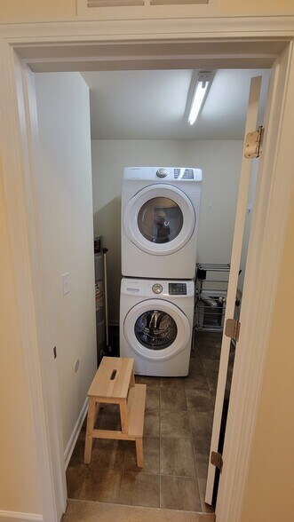 Building Photo - 6824 Creft Circle