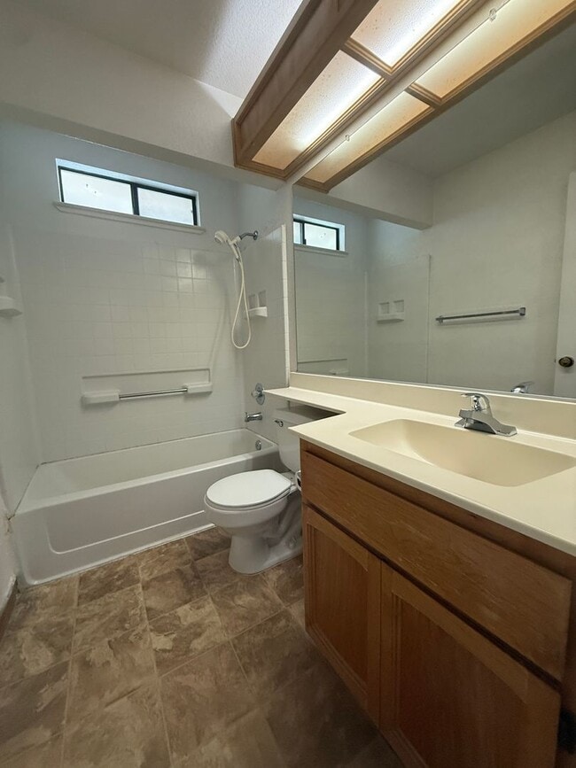 Building Photo - 832 Morissette Way