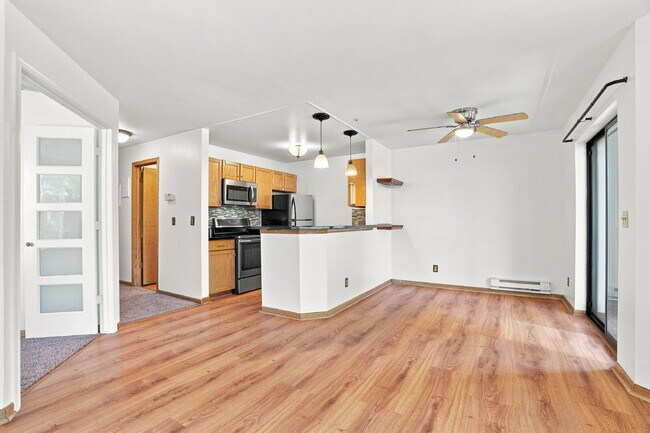 Building Photo - $2,340.95, 2 Bed 2 Bath Condo in Boulder with In Unit Laundry!