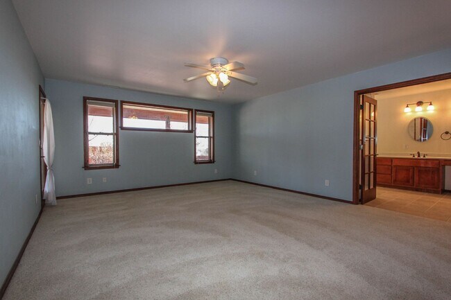 Building Photo - 3 Bedroom Home on 2.5 acres in Chino Valley