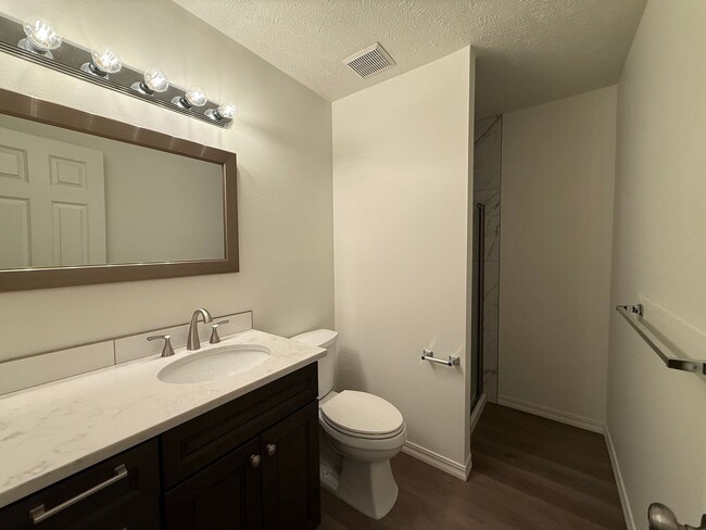 Building Photo - Stunning 3 Bed, 2 Bath Home near Riverside State Park!