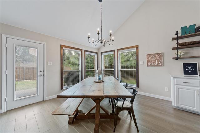 Building Photo - 10520 Canyon Lake View