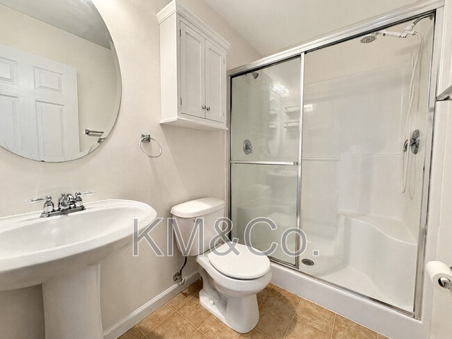 Building Photo - 213 Countryshire Dr