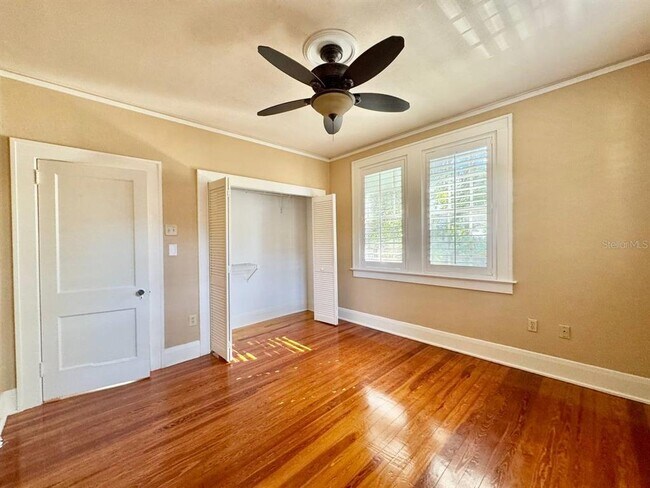 Building Photo - 3112 W Palmira Ave