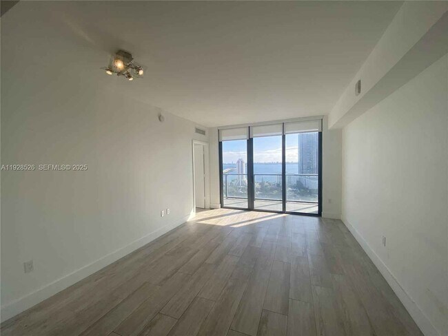 Building Photo - 121 NE 34th St