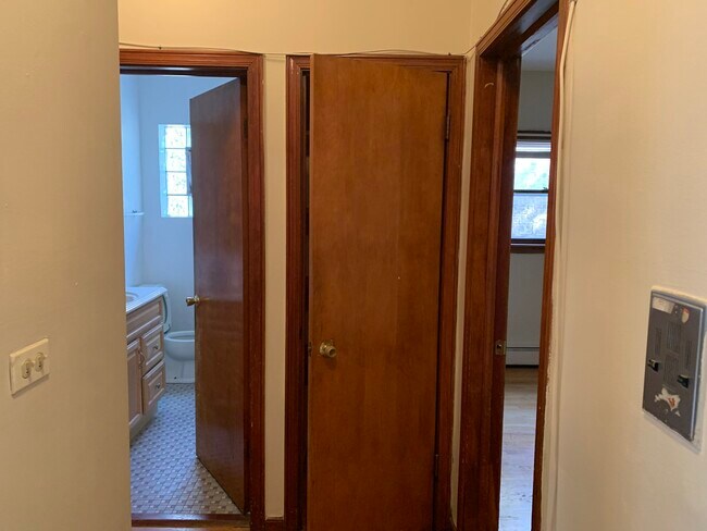 Building Photo - 4208 N Leavitt St