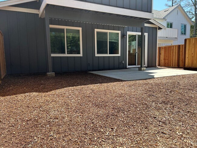 Building Photo - Coming soon! 2 bed 1 bath townhome with attached garage