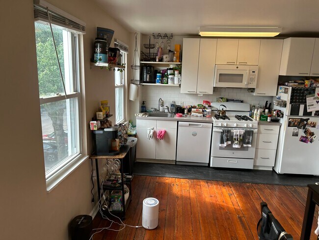 Building Photo - 3001 Huntingdon Ave