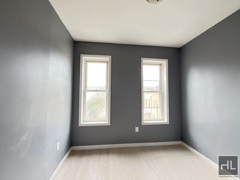 Building Photo - 26 AVENUE