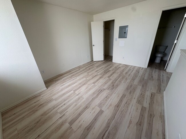 Building Photo - Cozy 1 Bedroom