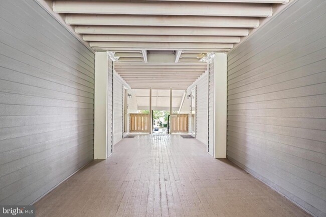 Building Photo - 607 Ravens Crest Dr