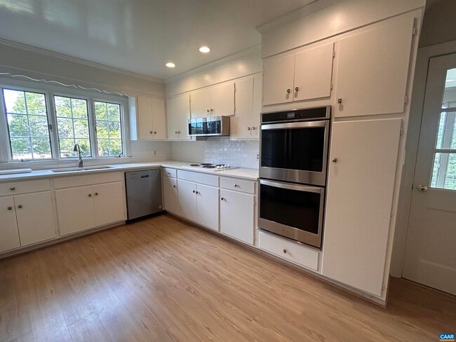 Building Photo - 214 Montvue Dr