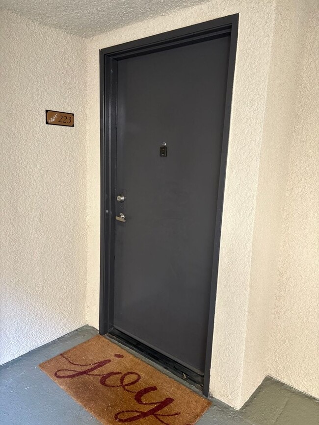 Building Photo - 1 Bedroom Resort Style Living at THE MET! ...