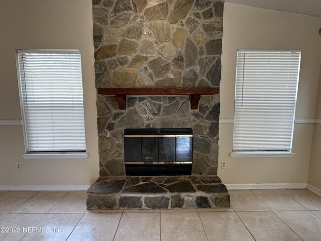 Building Photo - 1127 Cove Landing Dr