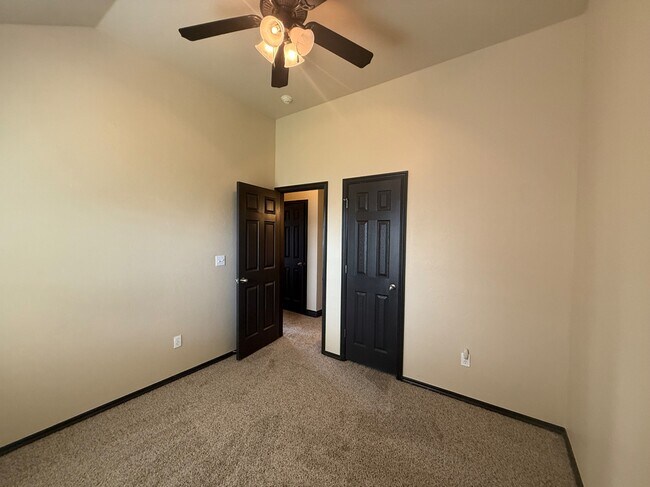 Building Photo - 19132 Cottonwood Ct