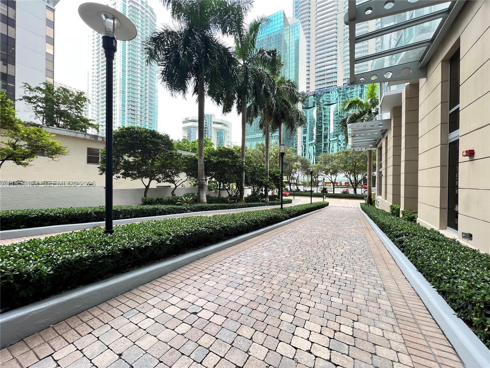 Building Photo - 1060 Brickell Ave