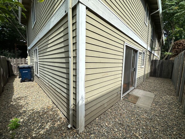 Building Photo - 8125001/45