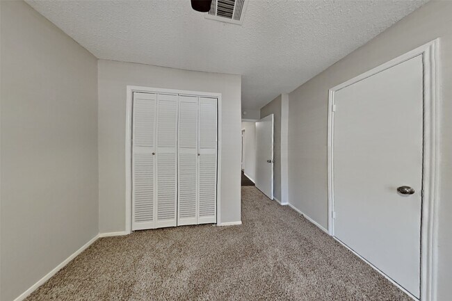 Building Photo - 10018 Rippling Fields Dr