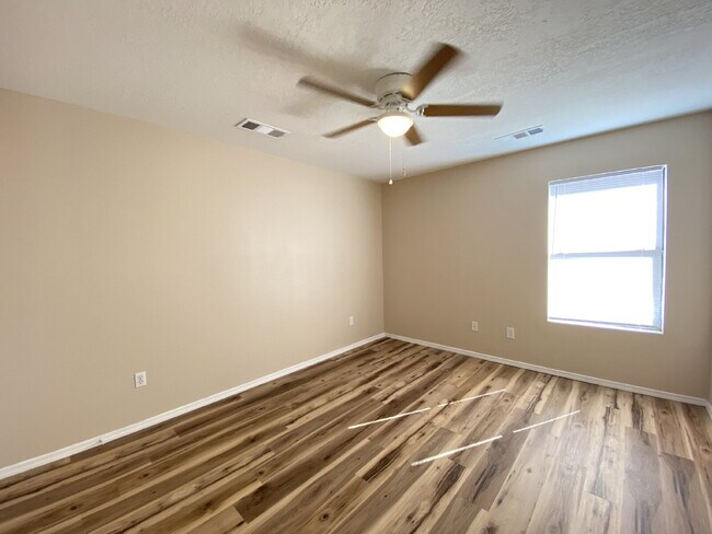 Building Photo - 2BR/1Bath - 4 Plex in Rio Rancho