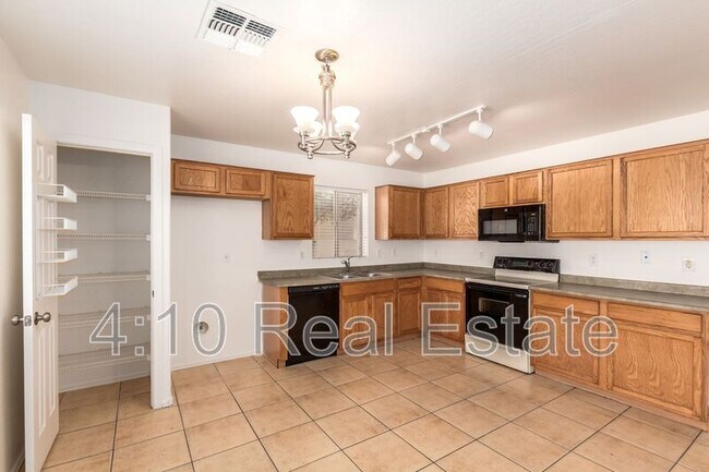 Building Photo - 2320 W Allens Peak Dr