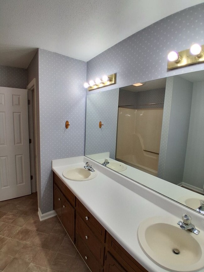 Building Photo - 2907 Lander Ct