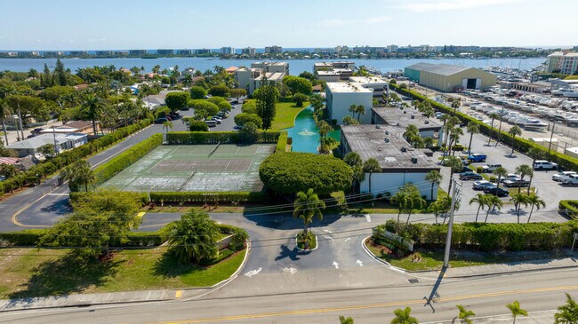 Building Photo - 300 Waterway Dr S