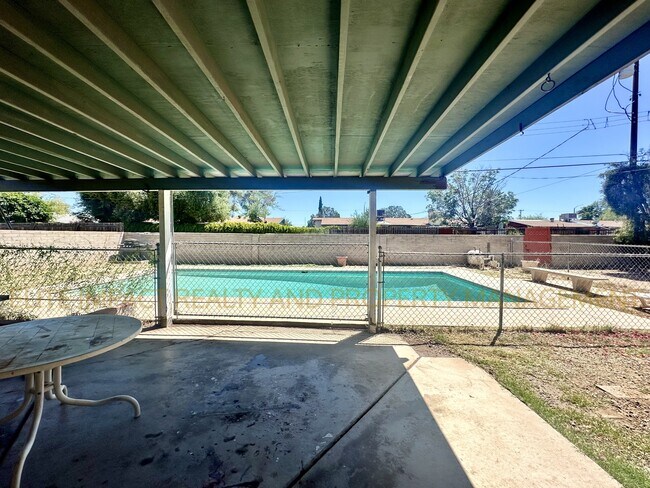 Building Photo - 5962 E 25th St