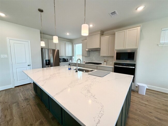 Building Photo - 22037 Gateway Arch Dr