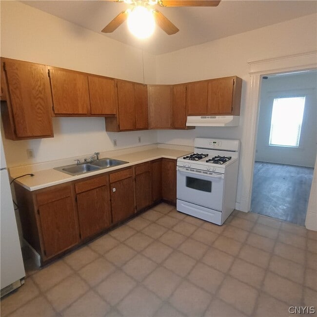 Building Photo - 421-423 Ulster St