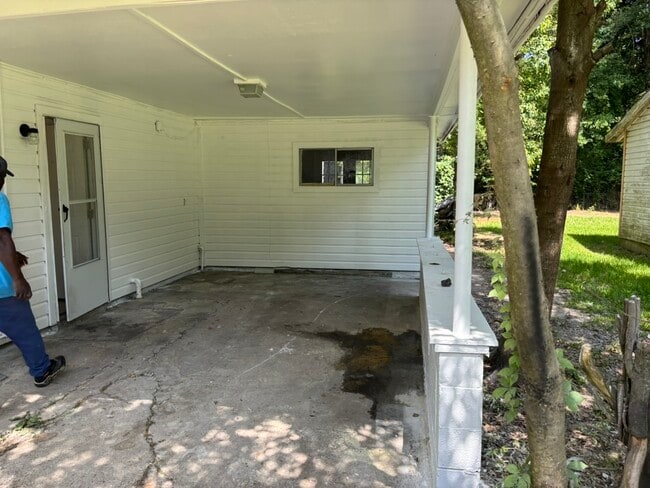 Building Photo - 203 Newman St