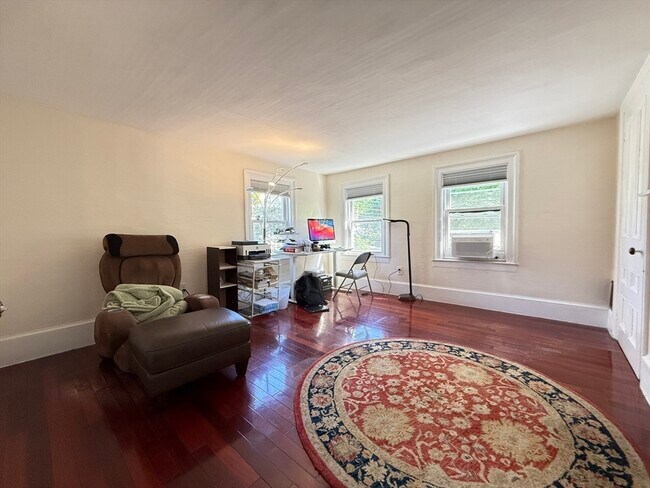 Building Photo - 581 Grove St