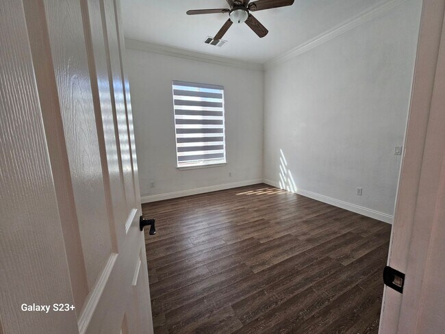 Building Photo - LARGE 3BED/2 BATH IN A COUNTRY CLUB SETTTING