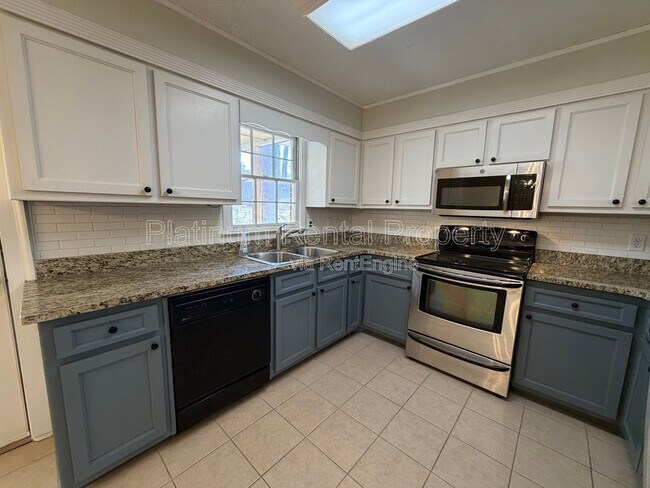 Building Photo - 2396 Hidden Ln