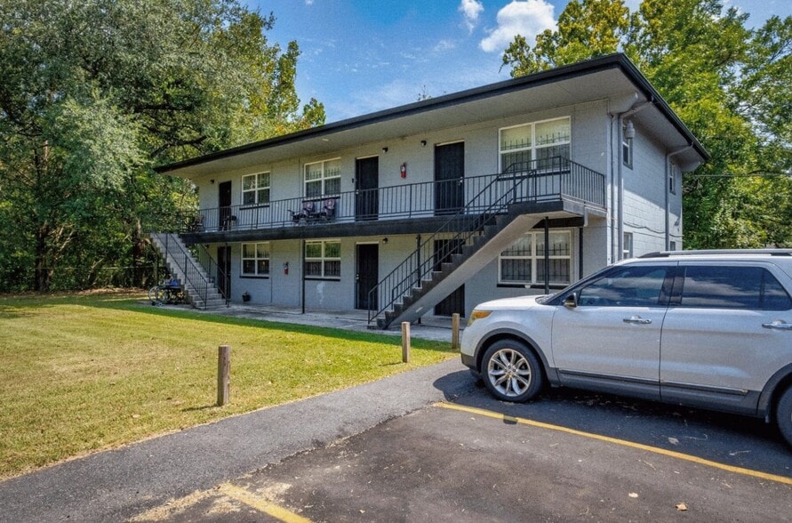 Building Photo - 2862 W 1st St