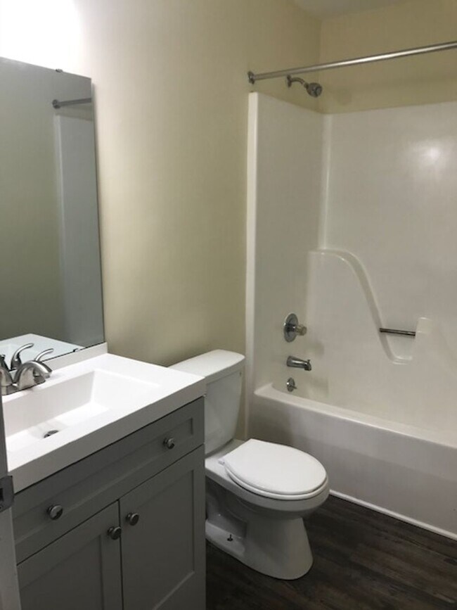 Building Photo - Must see this Adorable 3 bedroom 1 bath home in a Cu Da Sac. Conveniently close to Uptown, NODA, ...