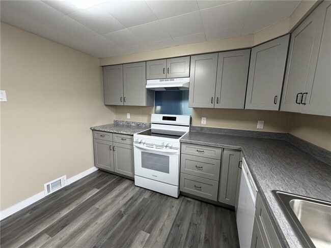 Building Photo - 1156 Eisenhower Dr