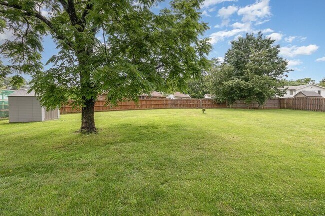 Building Photo - 203 Pecan Ln