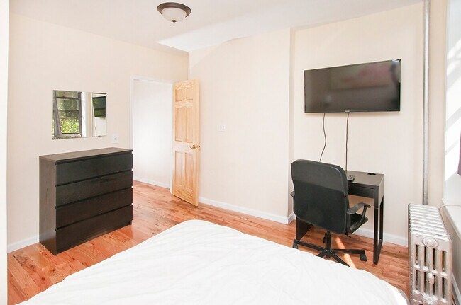 Building Photo - 2370 1st Ave