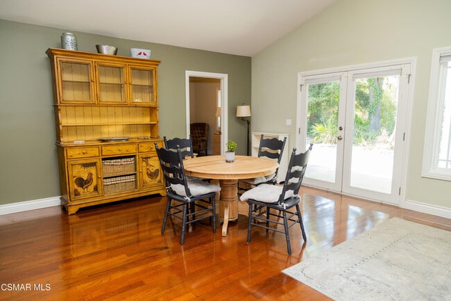 Building Photo - 385 Somerset Cir