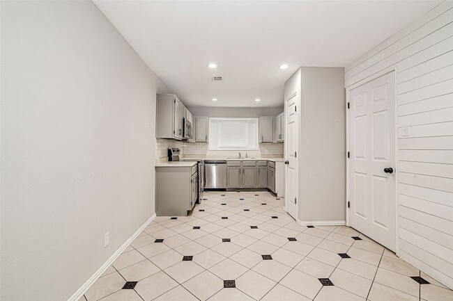 Building Photo - 120 N Flaxseed Ln