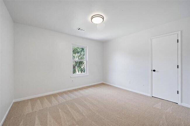 Building Photo - 22823 Tara Way Dr