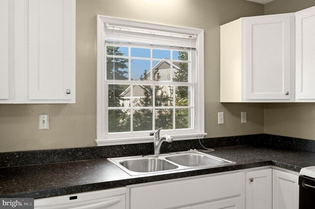 Building Photo - 504 Tudor Dr