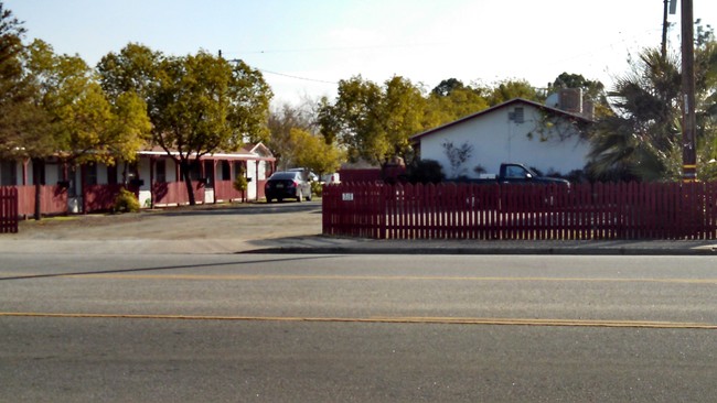 Building Photo - 315 Roberts Ln