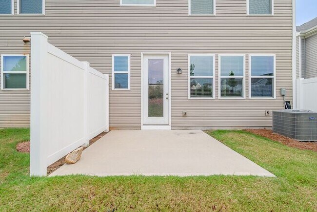Building Photo - Modern Comfort, Effortless Living & Unbeatable Convenience in Northfield Crossing 3BR/2.5BA, 2 Ca...