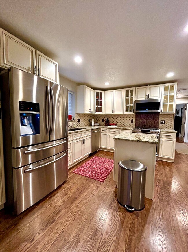 Fully-Equipped - 2925 Newton St